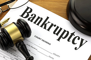 A gavel rests on bankruptcy documents, symbolizing the legal process of bankruptcy in the United States.